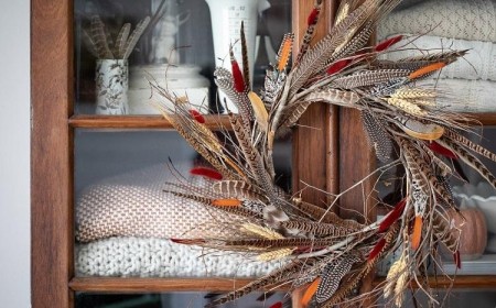 déco avec plumes automne à fabriquer couronne porte épis