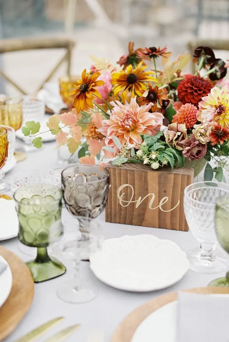 décoration table mariage simple et chic fleurs automne 2023