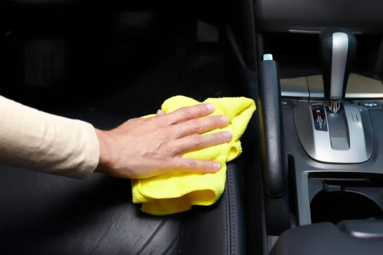 du vinaigre blanc pour nettoyer l'intérieur de la voiture 2023