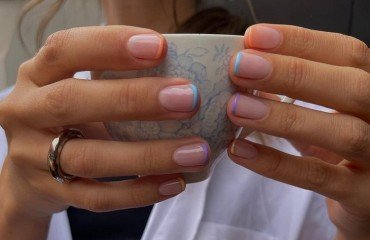 french manucure tendance 2023 ongles minimalistes colorés