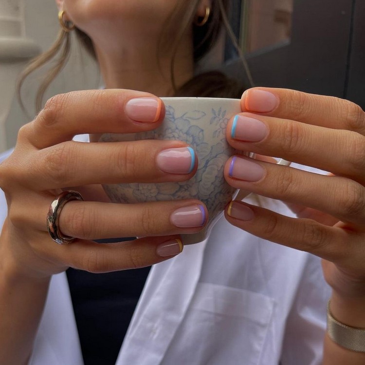 french manucure tendance 2023 ongles minimalistes colorés