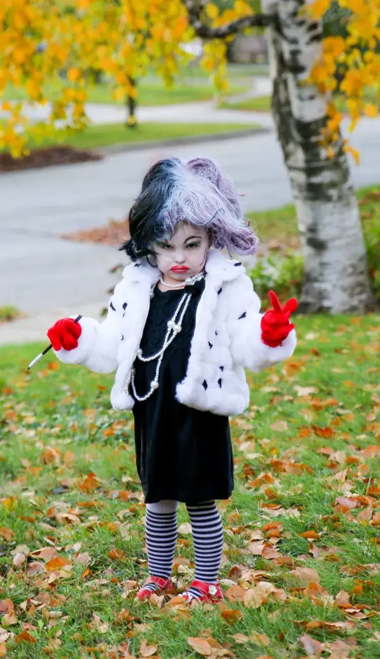 idée déguisement halloween enfant pour petite fille costume cruella d enfer