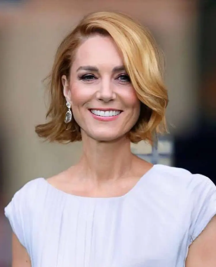 le carré de kate middleton 2023 cheveux courts blonds