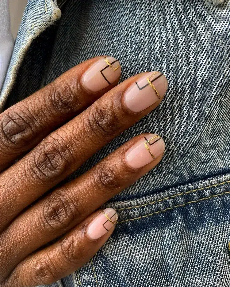 nail art septembre 2023 accents dorés manucure minimaliste