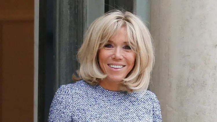 nouvelle coupe de cheveux brigitte macron carré plongeant