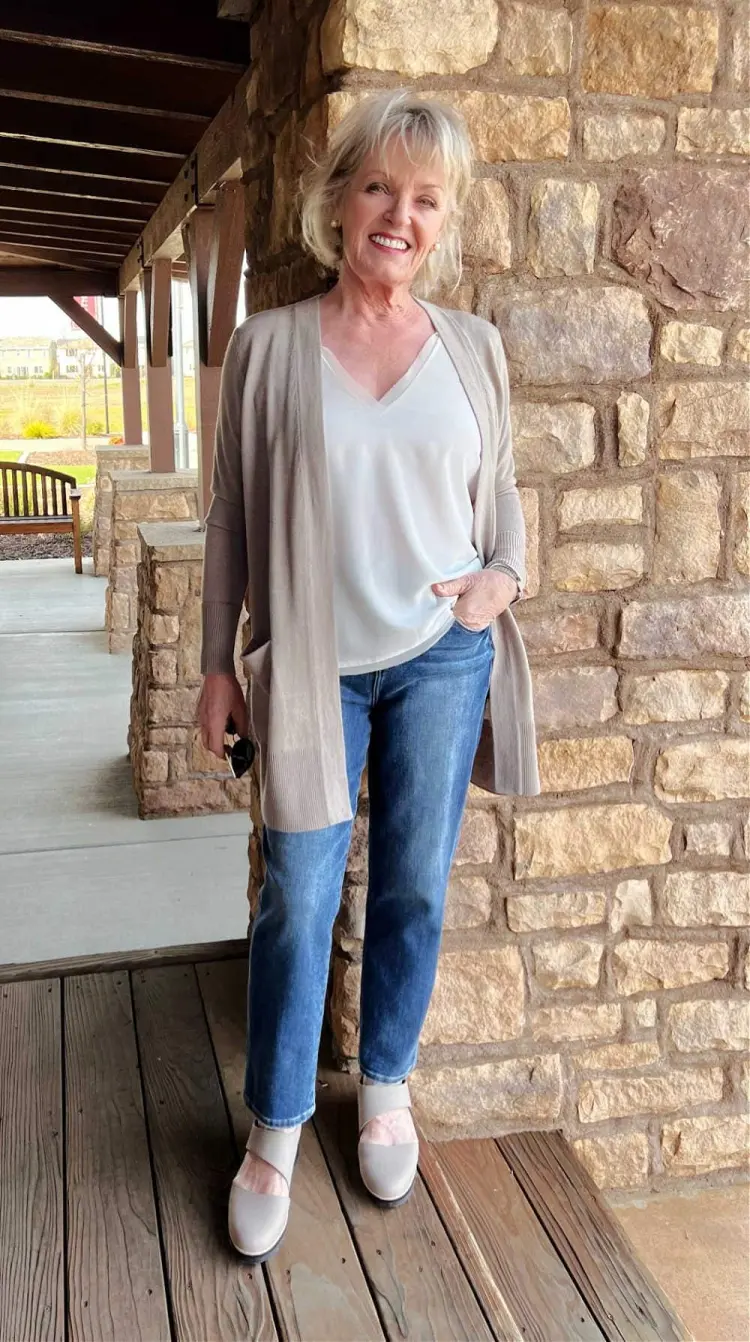quel jeans à 60 ans femme look moderne garde robe idéale