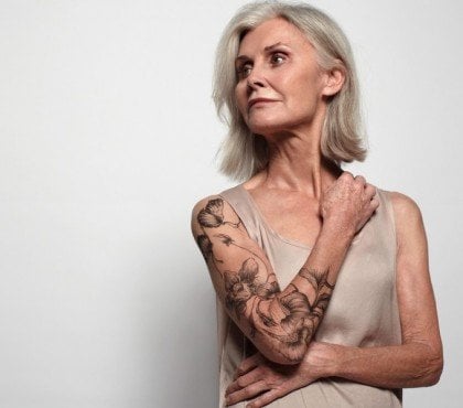 quel tatouage pour une femme de 50 ans se faire tatouer une manche