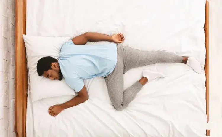 quelle position idéale pour dormir sur le cote sur le dos sur le ventre