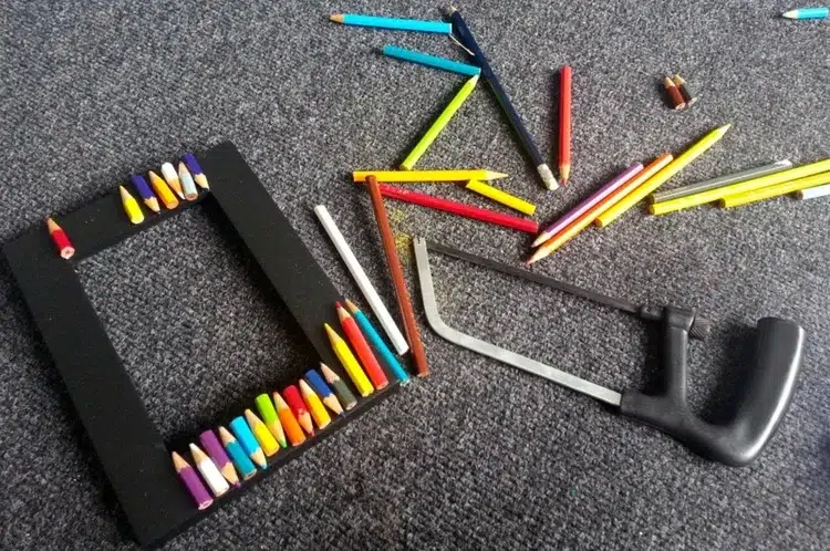recyclage de crayon de couleur de bois projet diy faire un cadre photo