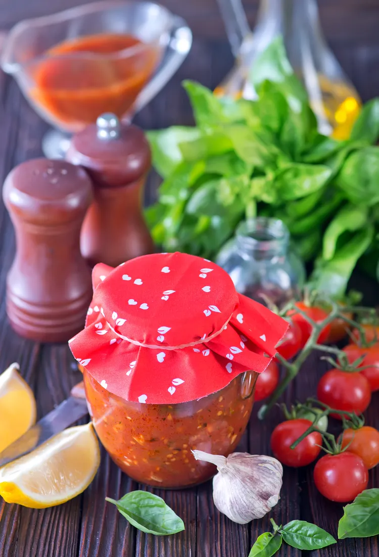 stériliser la sauce tomate dans des bocaux