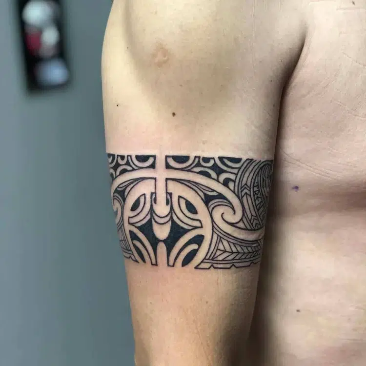 tatouage tribal simple complexe symbole enata homme dieux signification