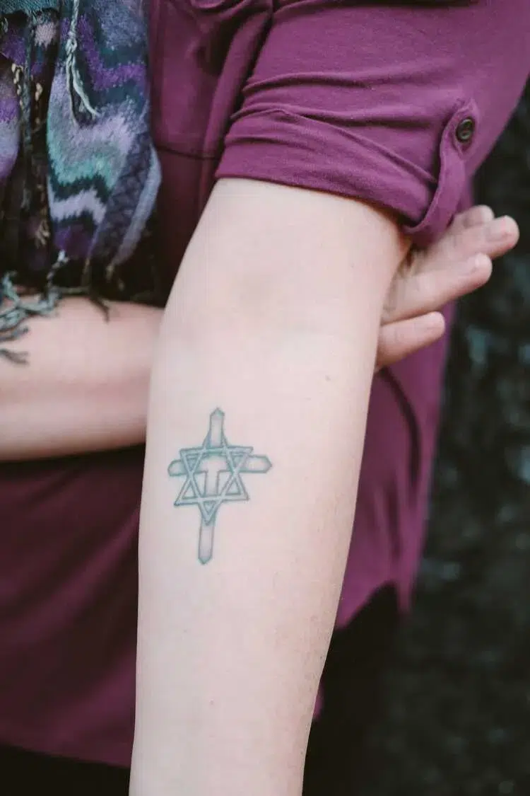tattoo femme 50 ans sur l'avant bras