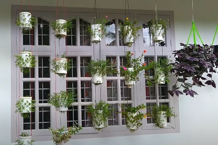 transformez les vieux contenants en plastique en jardinières suspendues