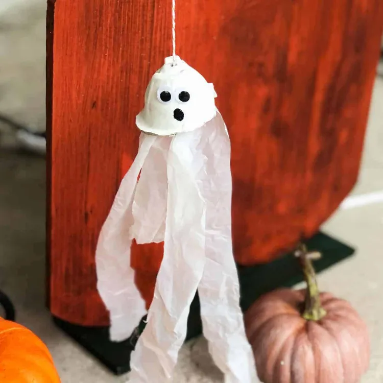 bricolage halloween octobre novembre avec boite doeuf idees diy creatives citrouilles sourciere fete des fantômes
