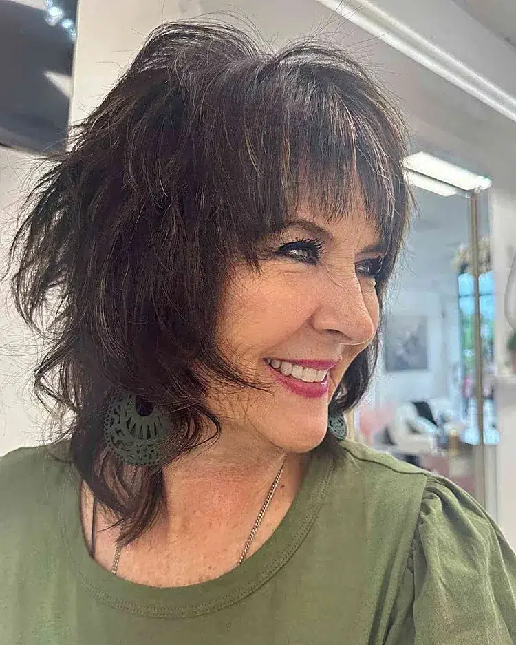 butterfly haircut pour femme 50 ans coupe rajeunit mi long mullticouche effet cascade coiffure cоurte