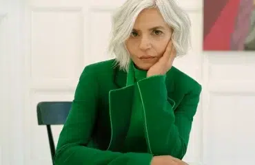 comment porter des couleurs vives après 60 ans femme 2023