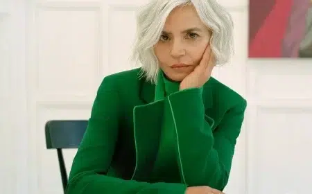 comment porter des couleurs vives après 60 ans femme 2023