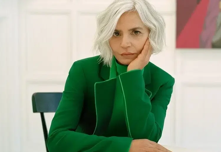 comment porter des couleurs vives après 60 ans femme 2023