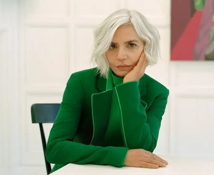 comment porter des couleurs vives après 60 ans femme 2023