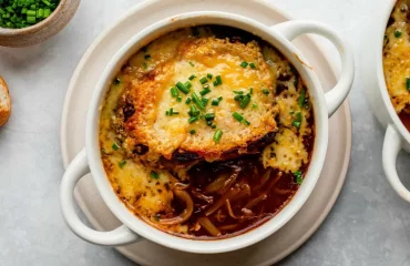 recette soupe a loignon lyonnais famille entree plat traditionnel cuisine francais