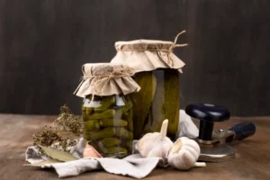 réutiliser la saumure des cornichons bienfaits vinaigrer marinade pickles gueule de bois jus