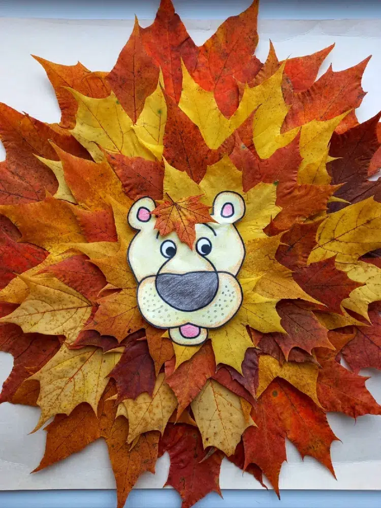 tableau d'un lion avec des feuilles mortes papikpro.com