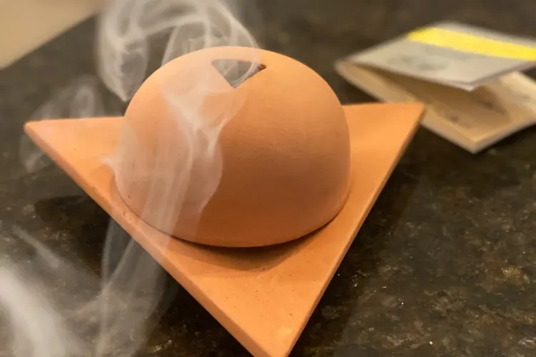 un papier d'arménie eliminer odeurs de friture maison cuisine masquer bicarbonate de soude marc de café citron bougie