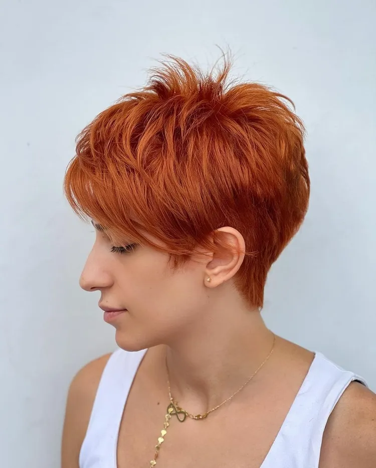 astuces idées coiffures pour laisser pousser les cheveux pixie colorés avec style