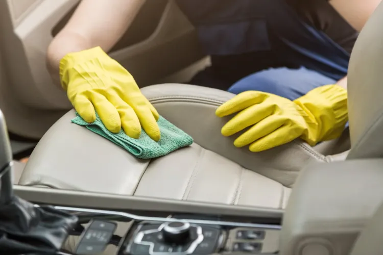 avec quoi nettoyer vomi dans une voiture comment enlever odeur désagréable