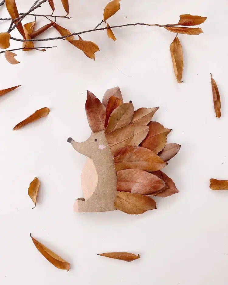 bricolage animaux foret rouleau papier toilette vide feuilles activité automne hérisson mignon