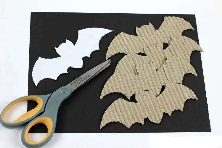 bricolage halloween avec des pailles en papier chauve souris mignons gardencare étapes