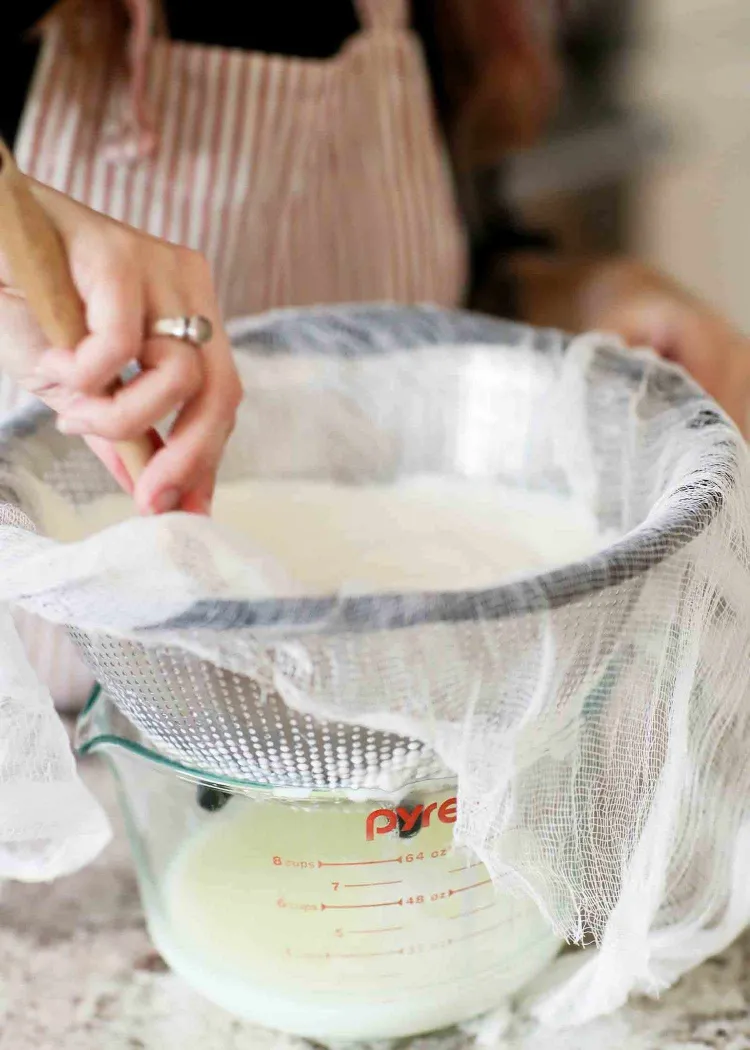 comment fabriquer le yaourt à la maison tamiser verser casserole chauffer feu modéré