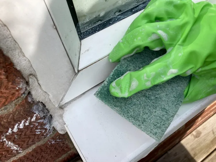 comment nettoyer les encadrements de fenêtres en pvc naturellement