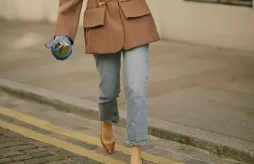 comment porter des jeans slim à 50 ans ou 60 femme mode automne 2023