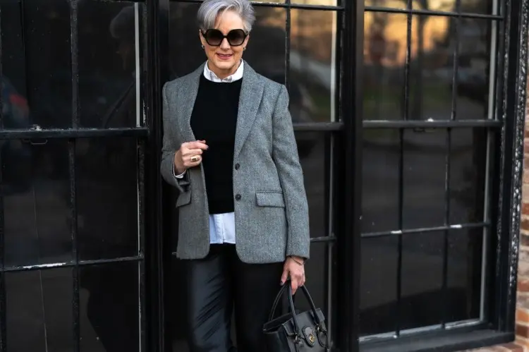 comment porter le pantalon similicuir après 50 ans femme