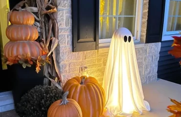 décoration halloween fait maison fantôme illuminé extérieur