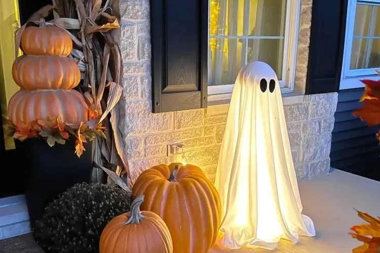 décoration halloween fait maison fantôme illuminé extérieur