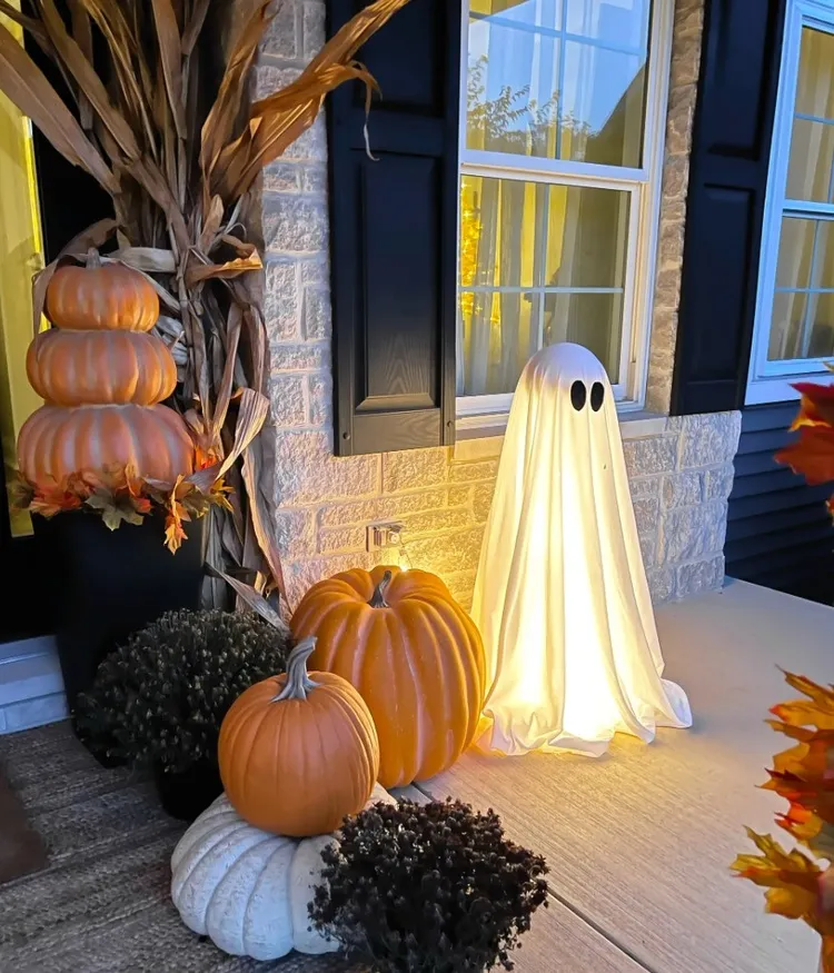 décoration halloween fait maison fantôme illuminé extérieur