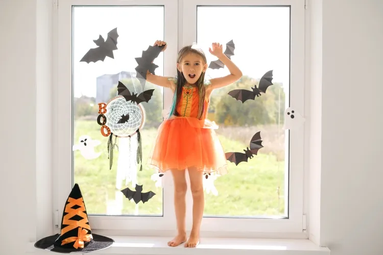 décorer une fenetre pour halloween petite sorcière mignonne décorant fenêtre stickers