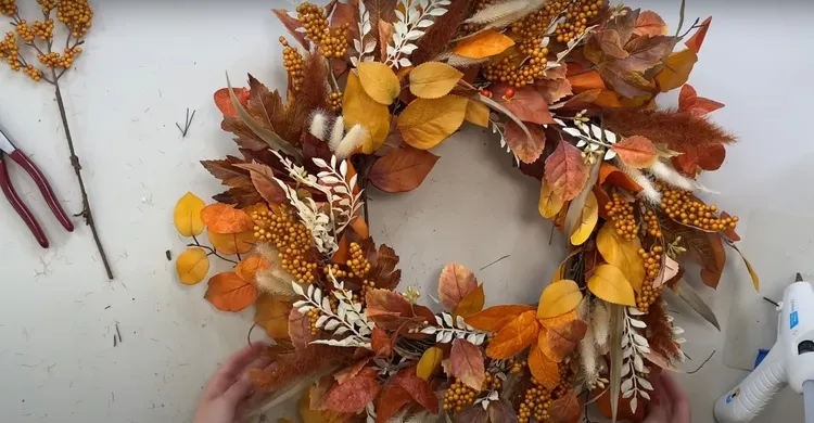 faire une couronne avec des feuilles d'automne