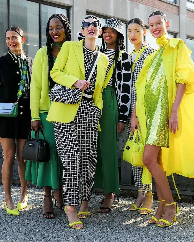 fashion week kate spade green pantone couleur automne 2023