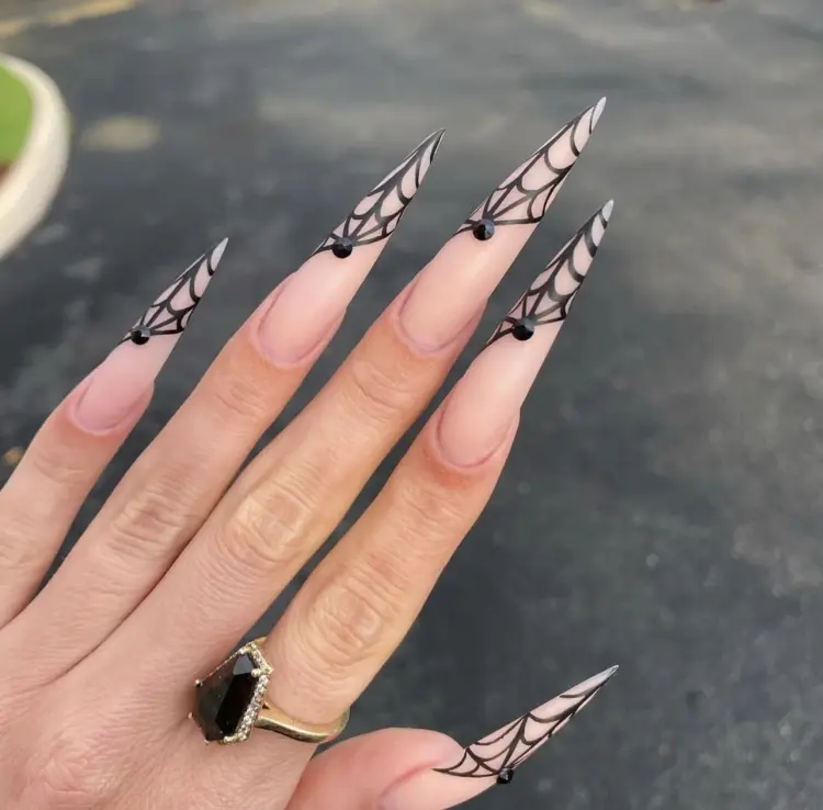 french nails décoration ongles originale halloween tendance 2023
