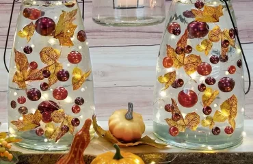 idées déco bocaux en verre décoration d'automne diy facile et originale guirlandes lumineuses led feuilles mortes citrouilles