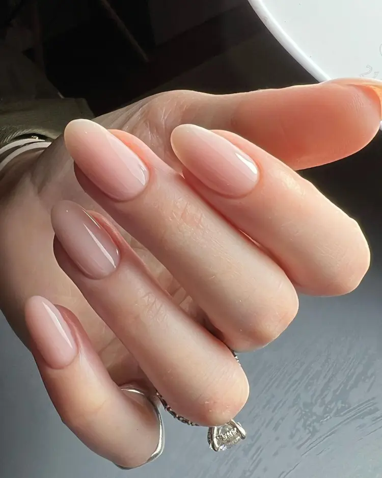 manucure quiet luxury tendance ongles hiver 2024 @ mansion beauty ues ongles nude supermodel nails