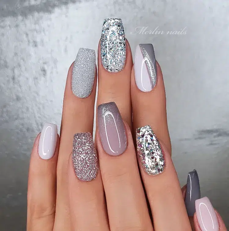 manicure tendência inverno 2023 nail art prata cinza rosa