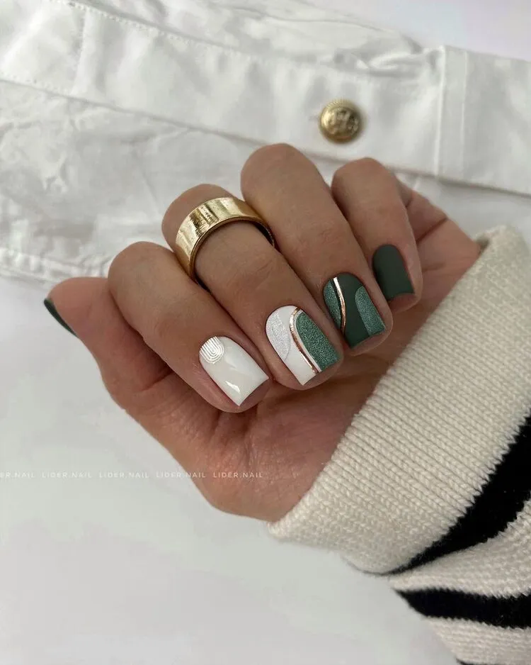 бело-зеленый маникюр на коротких ногтях