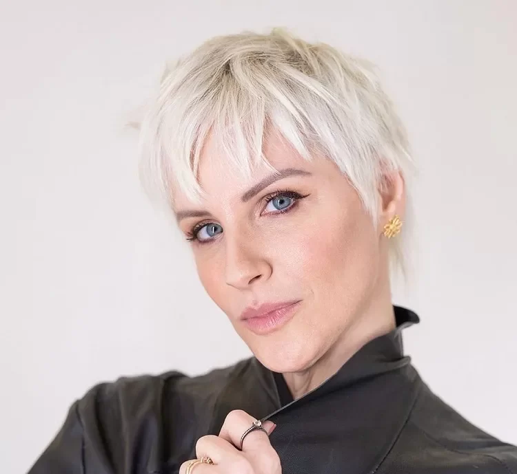 pixie bob cut coupe courte effilée dégradée femme 45 ans