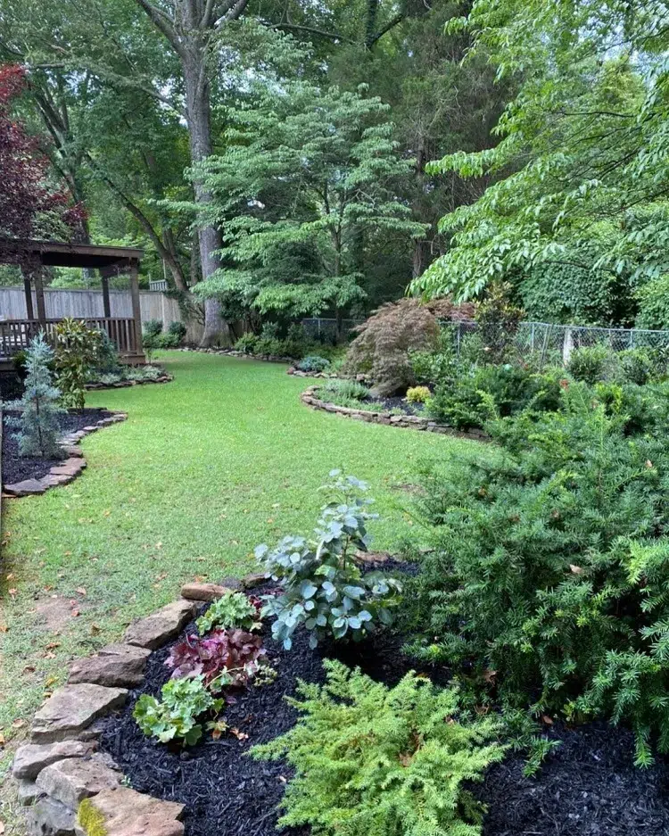 pourtour jardin bordure pierres naturelles délimiter pelouse et plantes