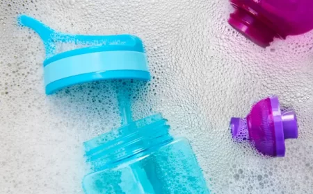 quand comment nettoyer sa gourde plastique quelle fréquence désinfecter intérieur