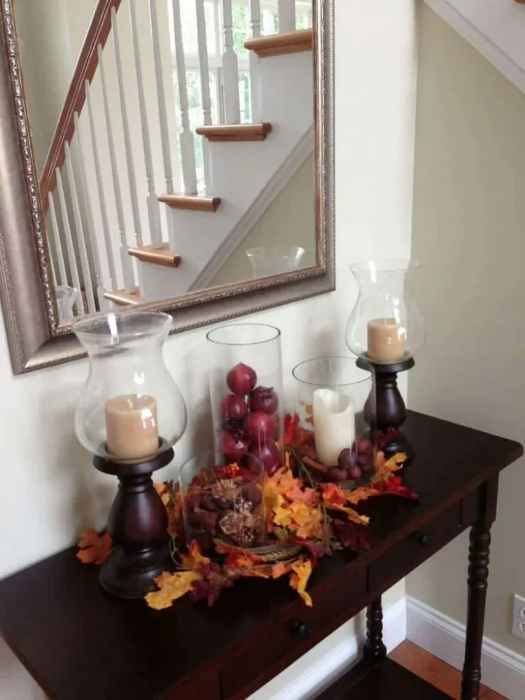 quelle déco d’automne pour une entrée chandeliers verre bougies fruits feuilles automne
